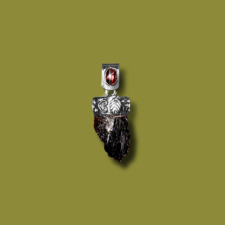 Turmalina Negra en Bruto y Granate Rojo