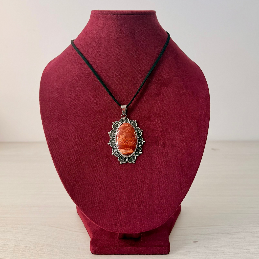 Flor de Jaspe Rojo en Colgante de Plata