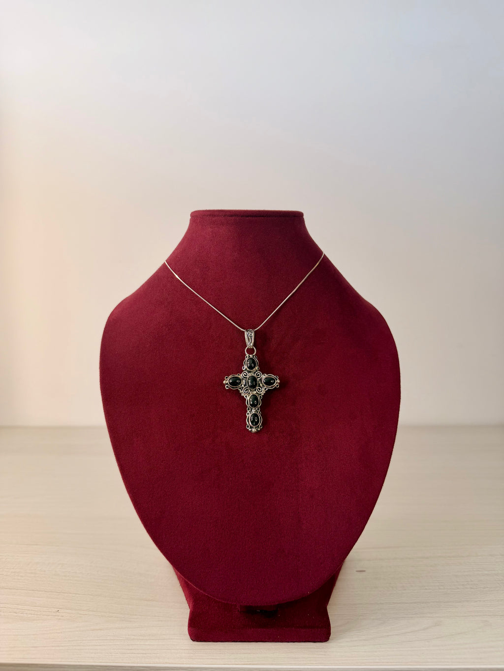 Cruz de Granate Negro en Plata