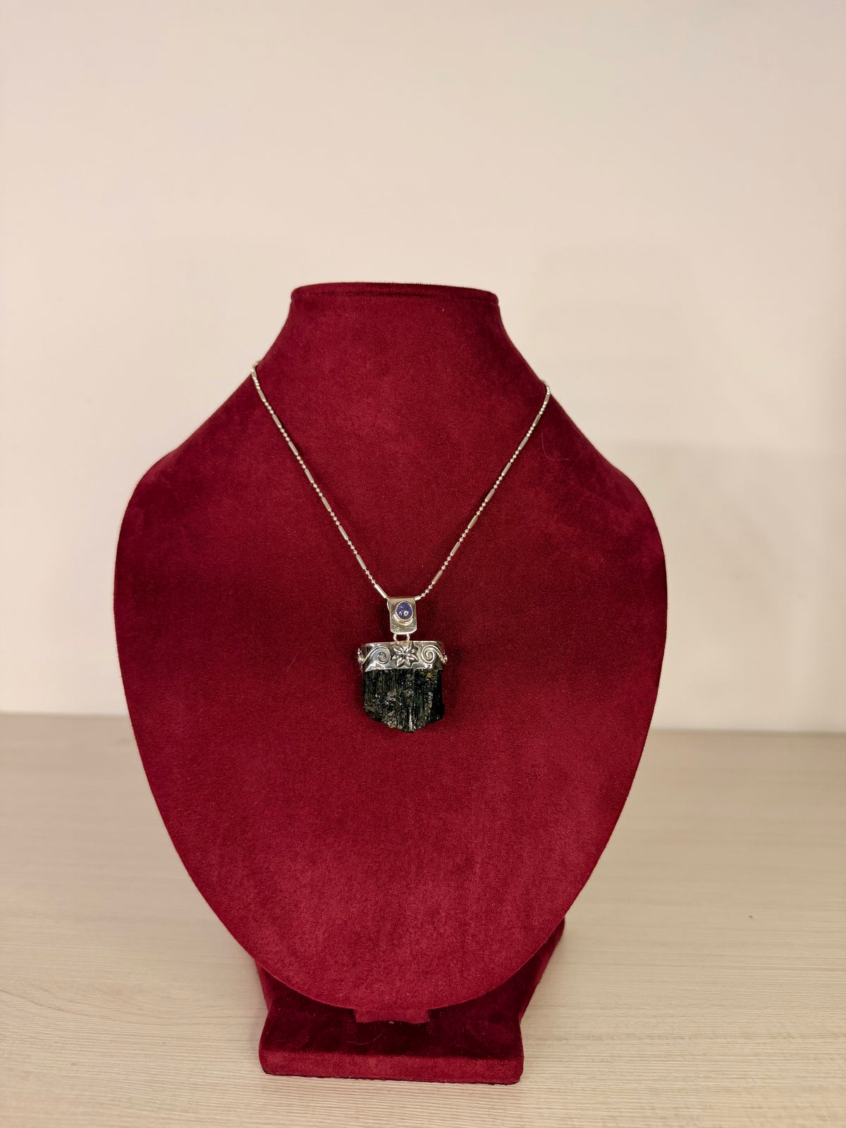 Cianita Azul y Turmalina Negra en bruto